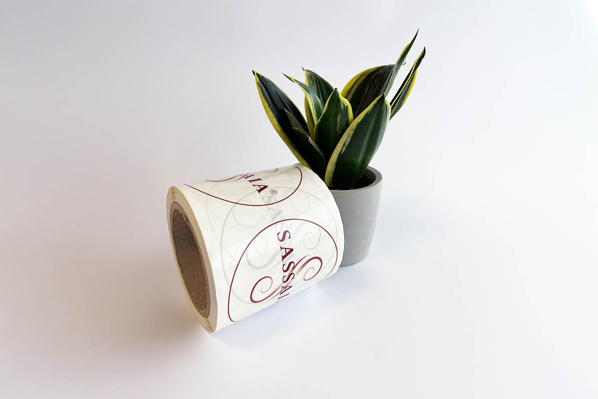 Rotolo di etichette adesive stampate, con finitura lucida e grafica personalizzata