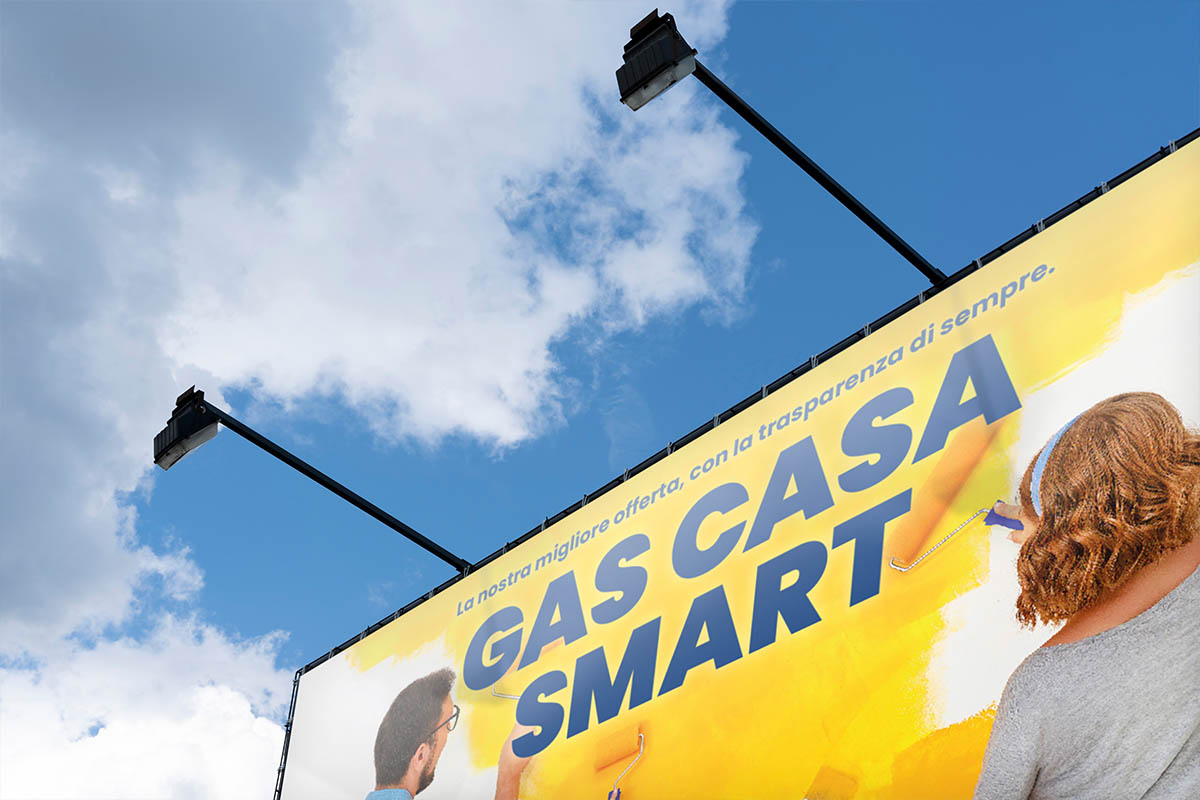 Stendardo pubblicitario in grande formato installato outdoor, stampato in digitale a colori