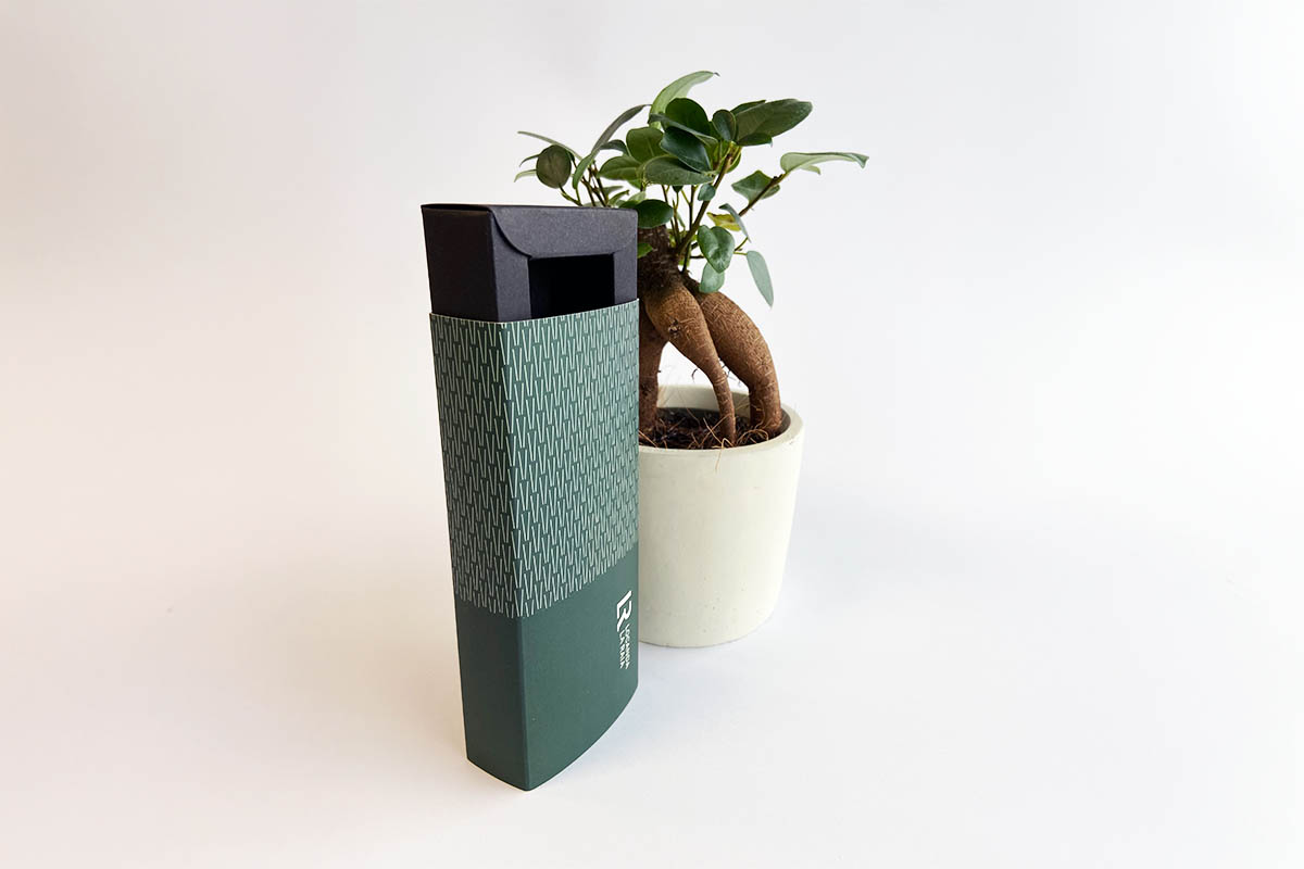 Confezione cartotecnica stampata in digitale, con chiusura a incastro e grafica personalizzata